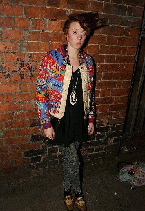 La Roux Is still doing the Weird Hair thing...