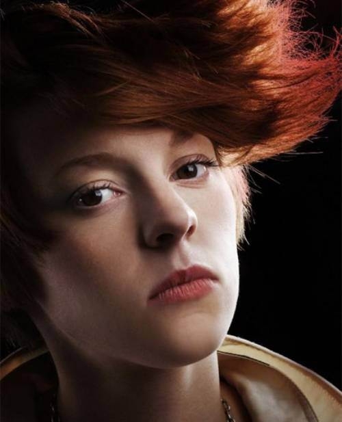 La Roux Is still doing the Weird Hair thing...