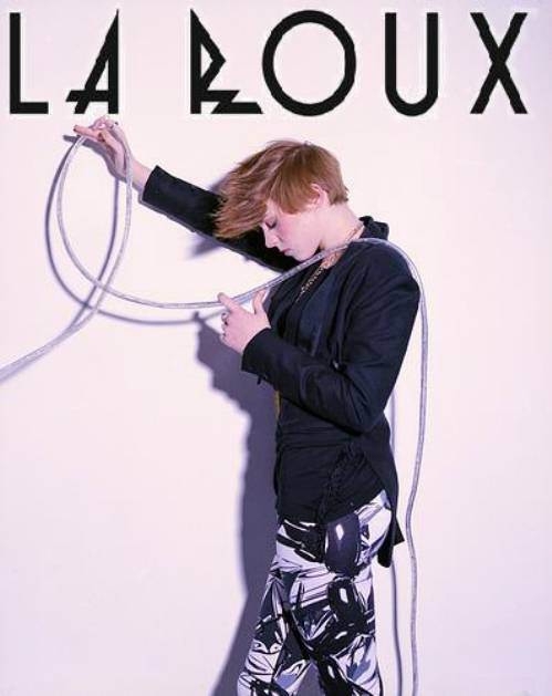 La Roux Is still doing the Weird Hair thing...