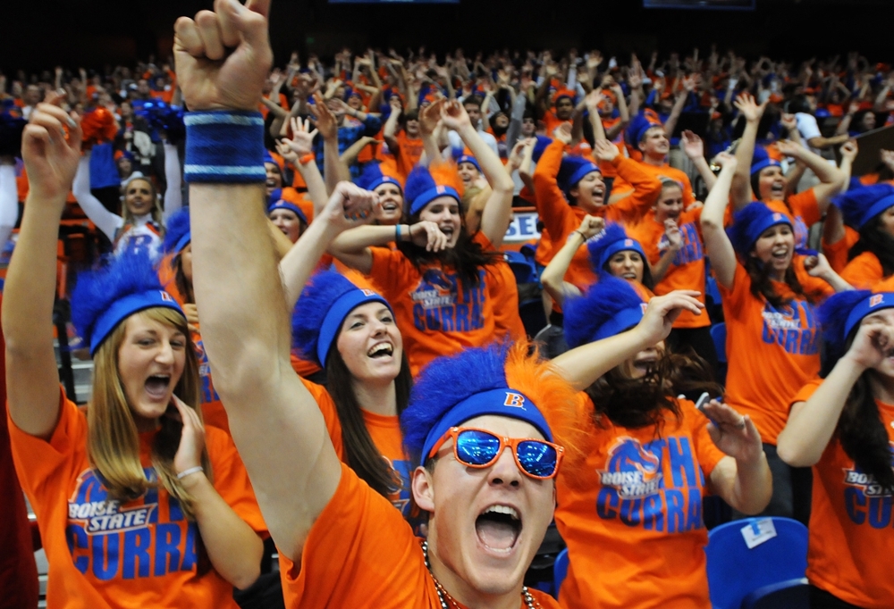 Boise State Broncos Fans Sure love to Flashmob