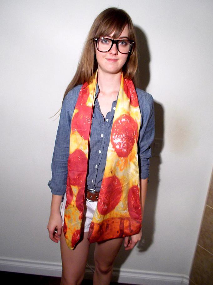 Keep Warm with This Pizza Scarf