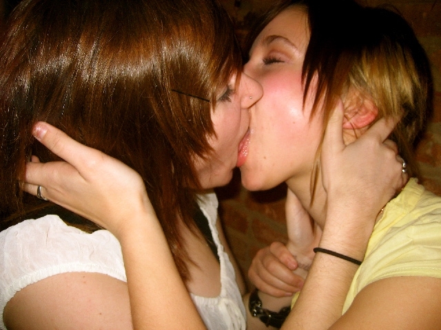 Girls Making Out! Hot or Not?!