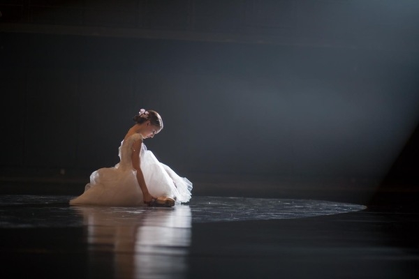 Intimate &amp; Behind The Scenes Photos From 'Black Swan'