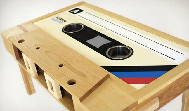 The Most Retro-Awesome Coffee Table