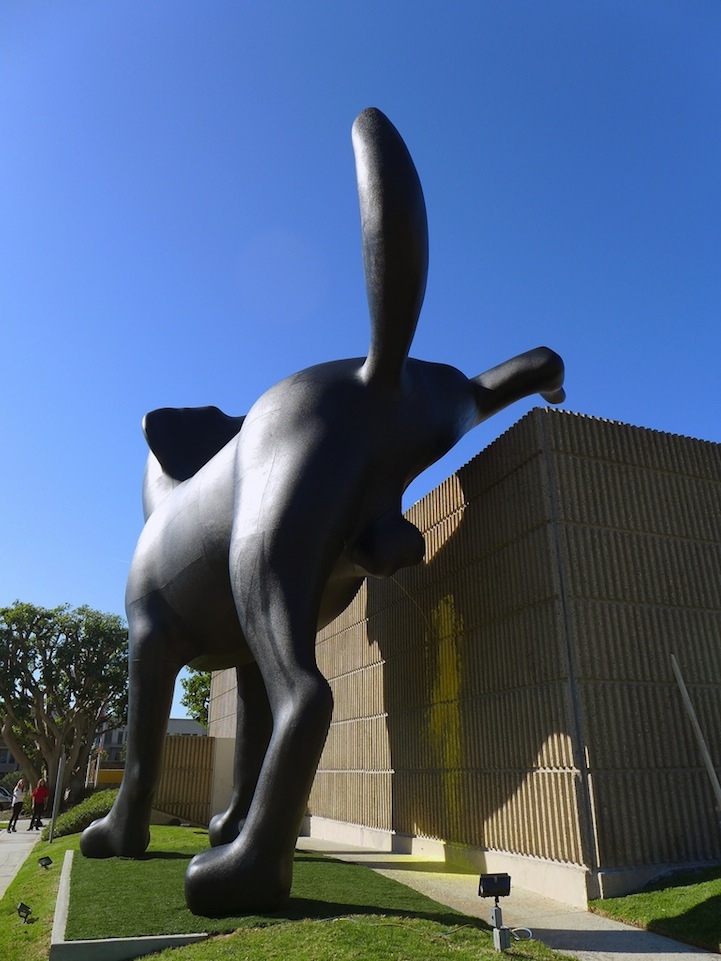 Giant Labrador Sculpture Marks Its Territory on a Museum