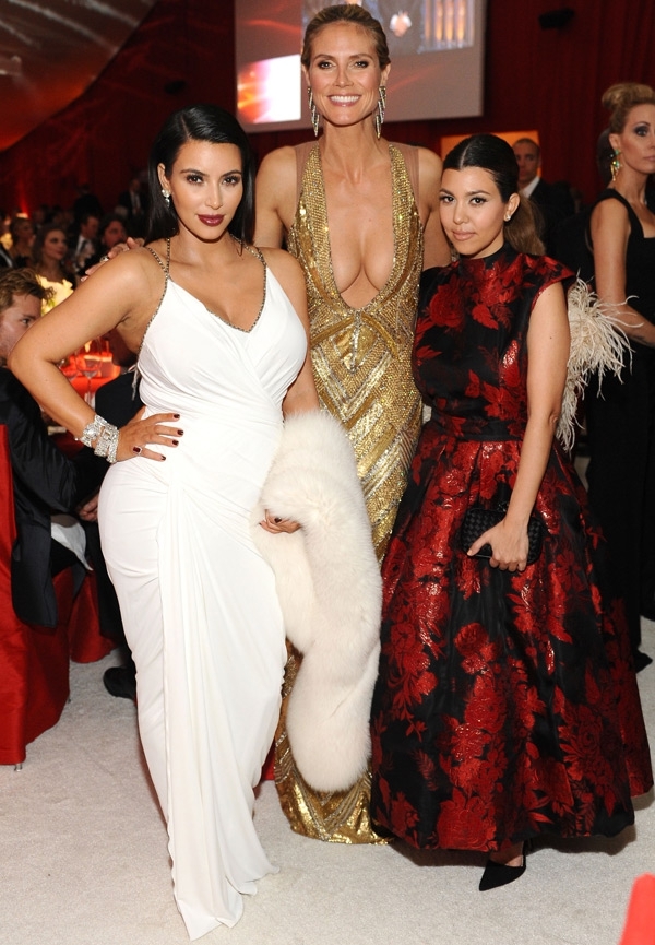 Kim Kardashian Looking Good at the Oscars, Displaying Baby Bump