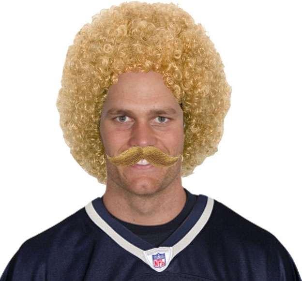 NFL Player Disguises in Honer Of "Leon Sandcastle"