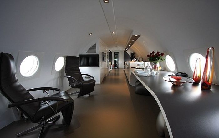Plane converted to luxury suite for couples