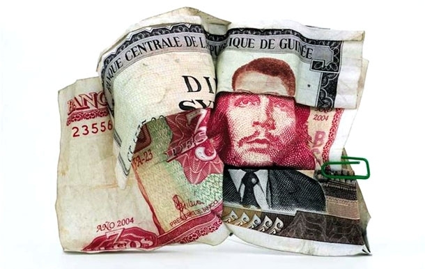 Ingenious Portraits Made From Rolled Up Bank Notes