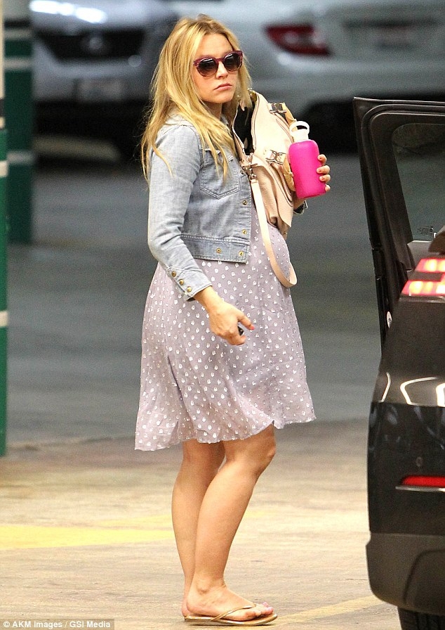 Kristen Bell takes a fashionable approach to maternity wear
