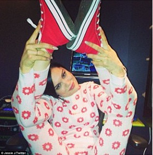 Jessie J Shows off her Flexibility