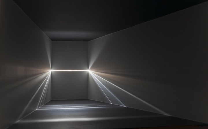 Interactive Installations from Sharp Cracks of Light