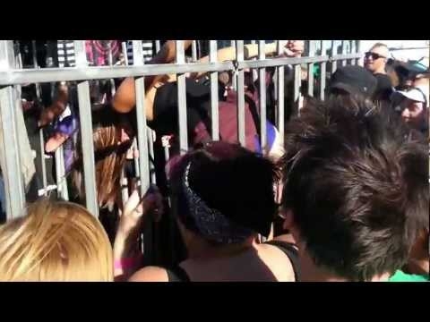 Girl Gives Herself ‘Atomic Wedgie’ Climbing Fence Girl Gives Herself ‘Atomic Wedgie’ Climbing Fence