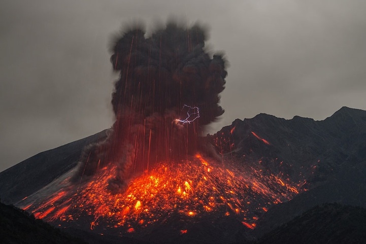 Phenomenal Photos of Japan's Recent Volcano Eruption