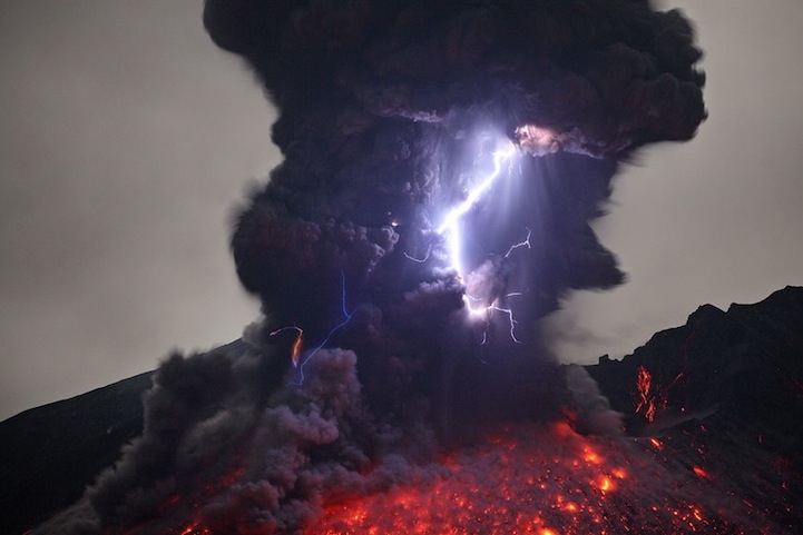 Phenomenal Photos of Japan's Recent Volcano Eruption