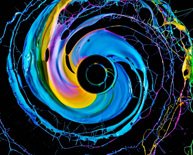 11 High-Speed Photographs of Swirling Paint