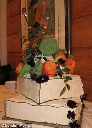 Are these the worst wedding cakes ever? 