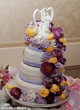 Are these the worst wedding cakes ever? 