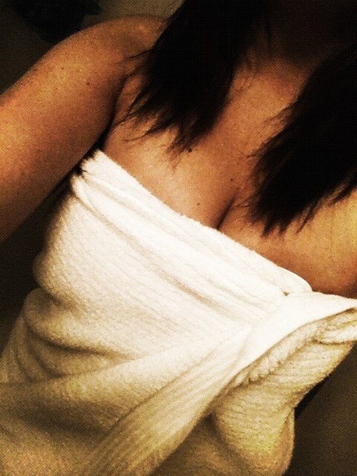 Hot Chick Towel Pic! 