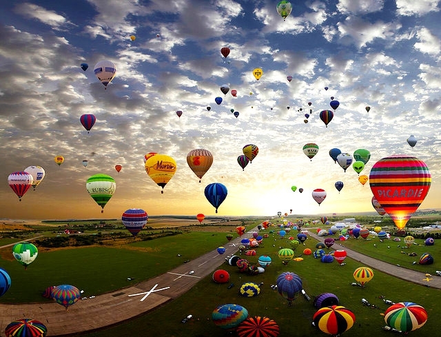 343 Hot Air Balloons Launched At Once