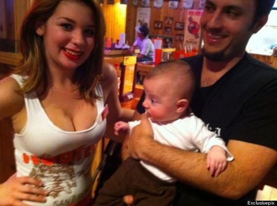 Hooters Girl 