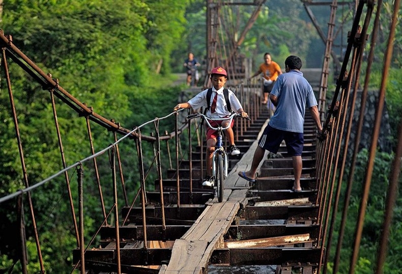 Scary Bridge 