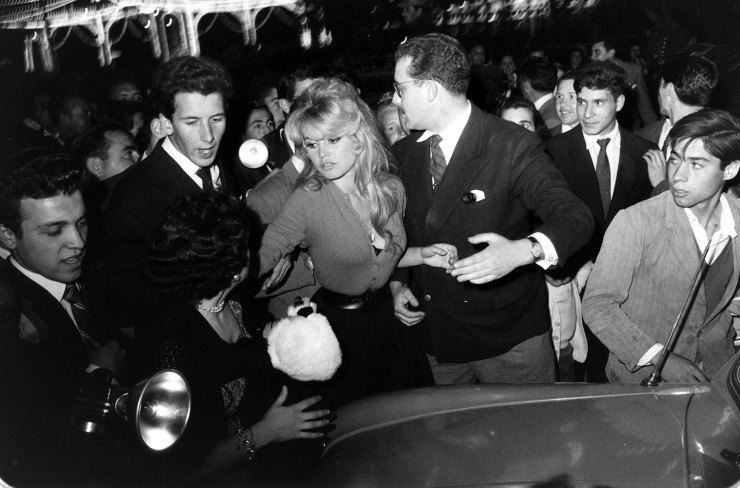  Brigitte Bardot in a crowd 