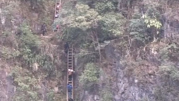 Yu Qiyun Climbs These Ladders To Get To School 