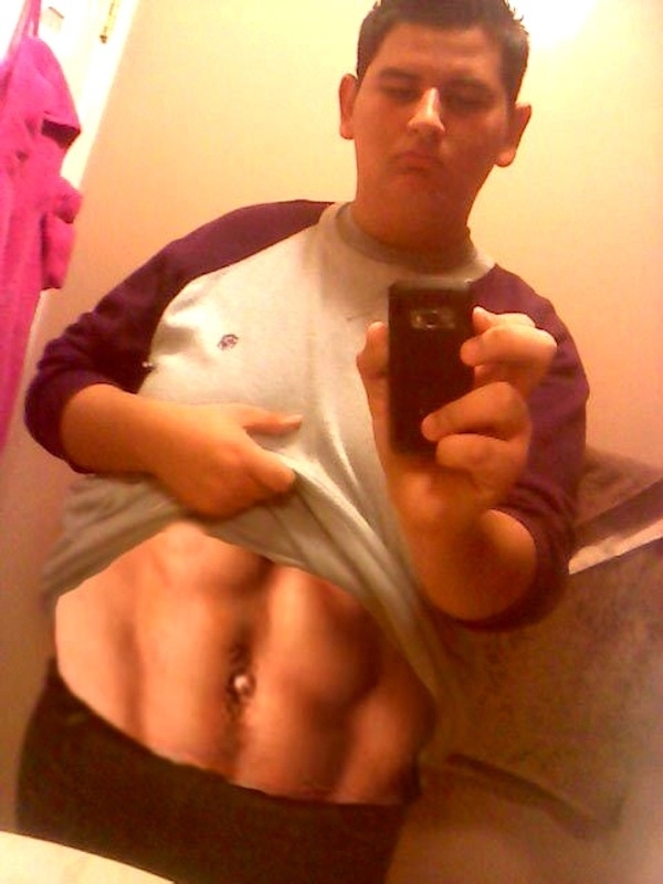 The totally swole abs selfie.