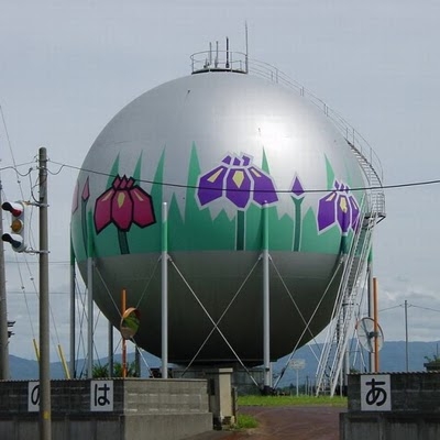 A gas tank with a drawing in Japan