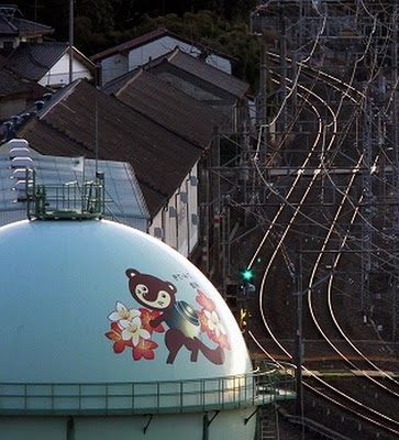 A gas tank with a drawing in Japan