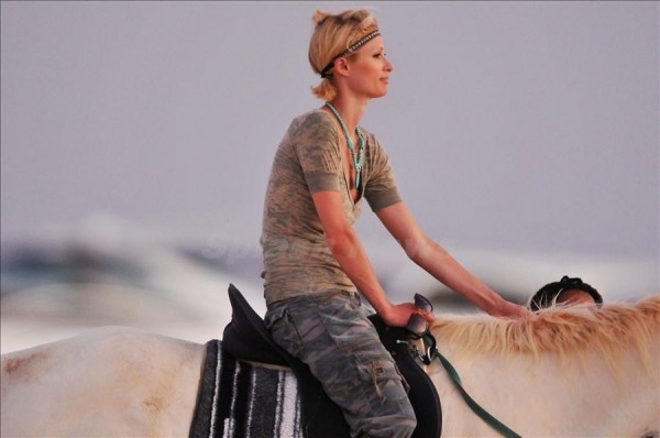 10 Pictures of Musicians on Horses