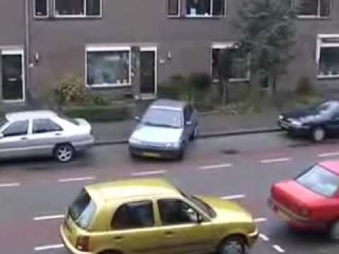 Stupid Woman Try Parking Her Car Stupid Woman Try Parking Her Car