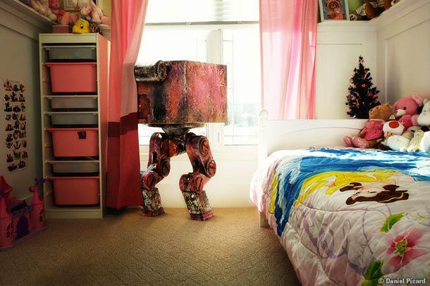 Cute Robot im Her Pink Bedroom