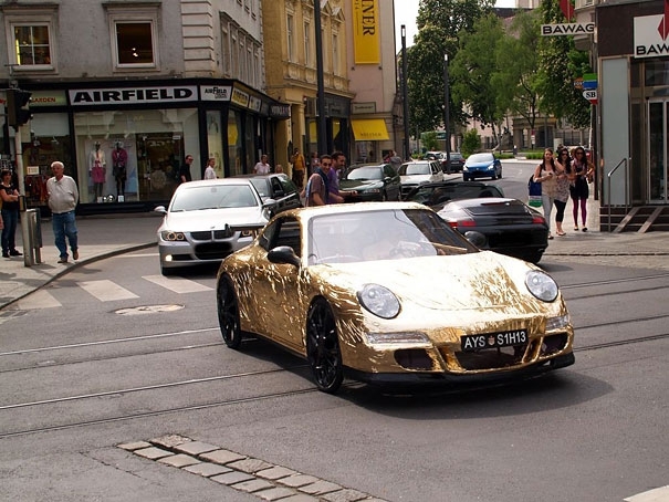 DIY Porsche Made Out Of Plastic Pipes and Aluminum Foil