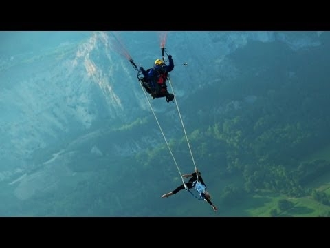 Amazing Para gliding Trapeze Artist in the Sky 