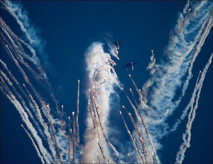 Russian Knights have drawn an Angel in the Sky