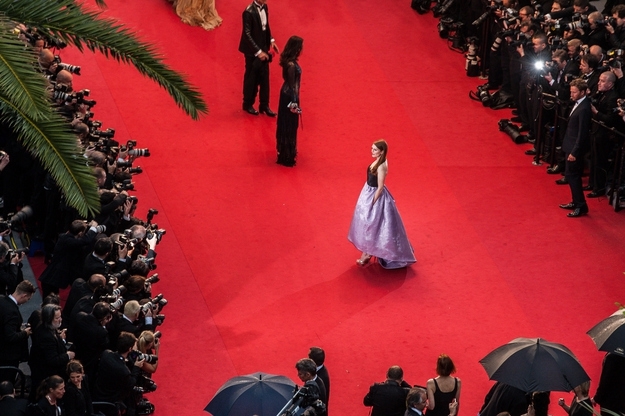 Here’s Julianne Moore on the Cannes red carpet.