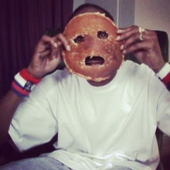 Snoop Dogg attempting to see the world through a pancake’s eyes:
