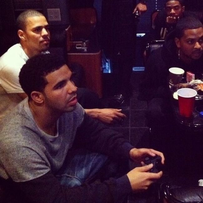 Drake losing at FIFA: