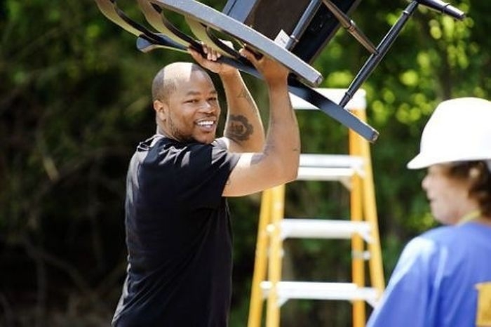 Xzibit moving a chair to the left: