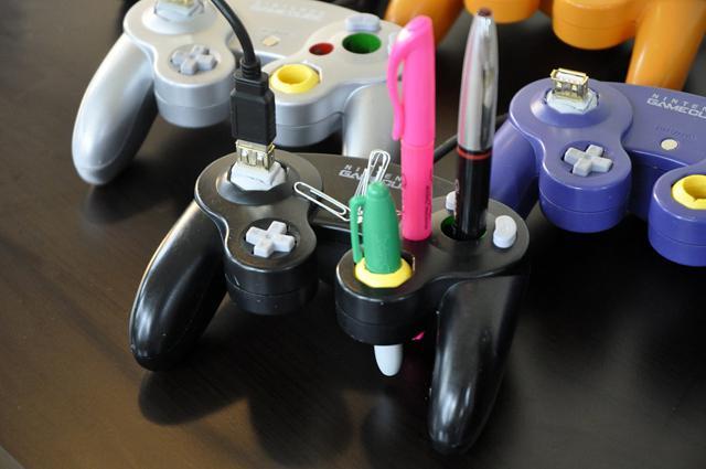 GameCube Controller Desk-Mate