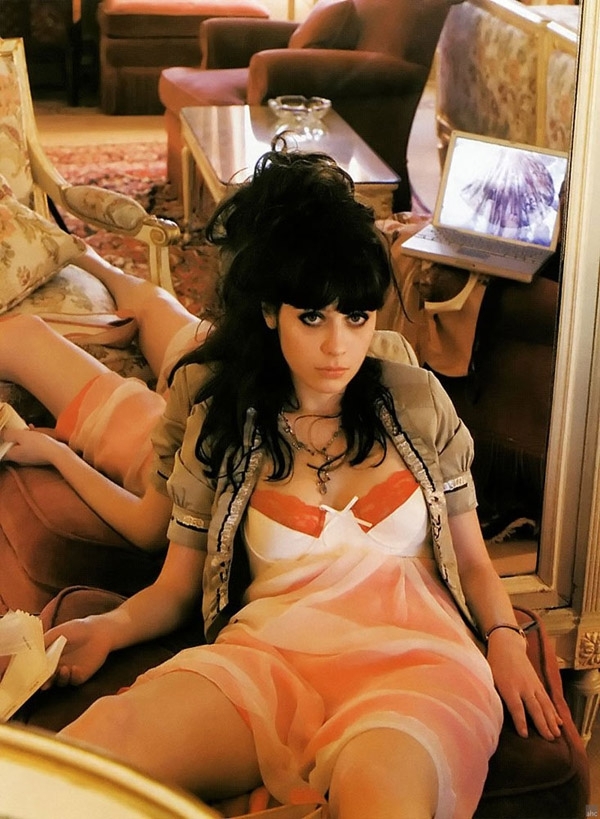 ‘New Girl’ Actress Zooey Deschanel is Quirky and Sexy