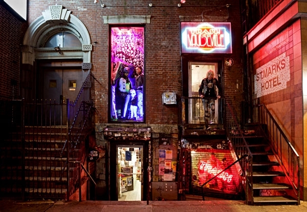 Atmospheric Photos Of New York's Storefronts At Night 