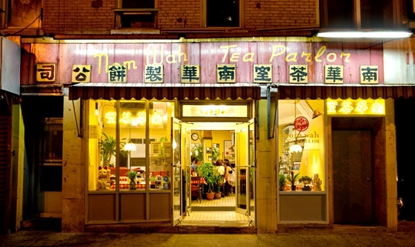 Atmospheric Photos Of New York's Storefronts At Night 
