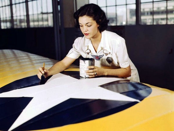 Rare Color Photos Of Women Working During WW2 