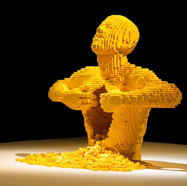 Stylish And Awe-Inspiring Sculptures Made From LEGO 