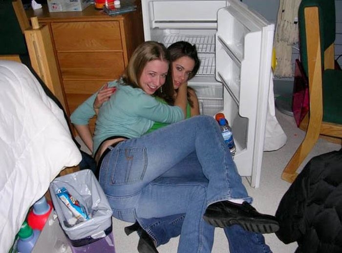 Hot Girls And Fridges 