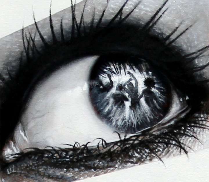 Photorealistic Paintings of Eyes Reflecting Their Surroundings 
