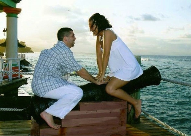 19 Atrocious Photos That Prove Engagement Pics Are Always a Bad Idea